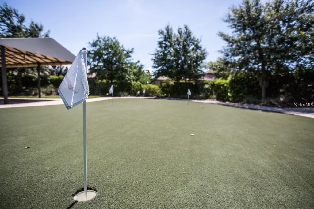 Southshore Falls putting green